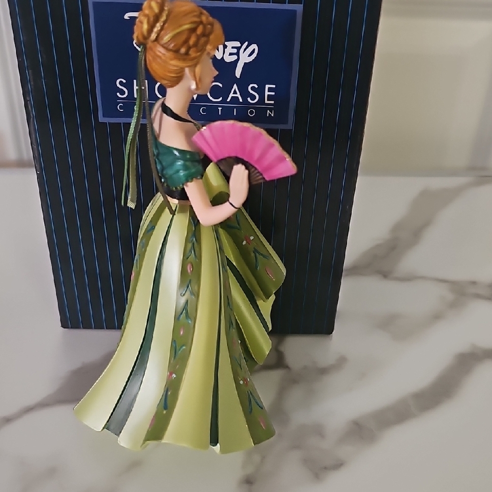 Disney Princess Anna Disney Showcase Figure - Picture 4 of 7